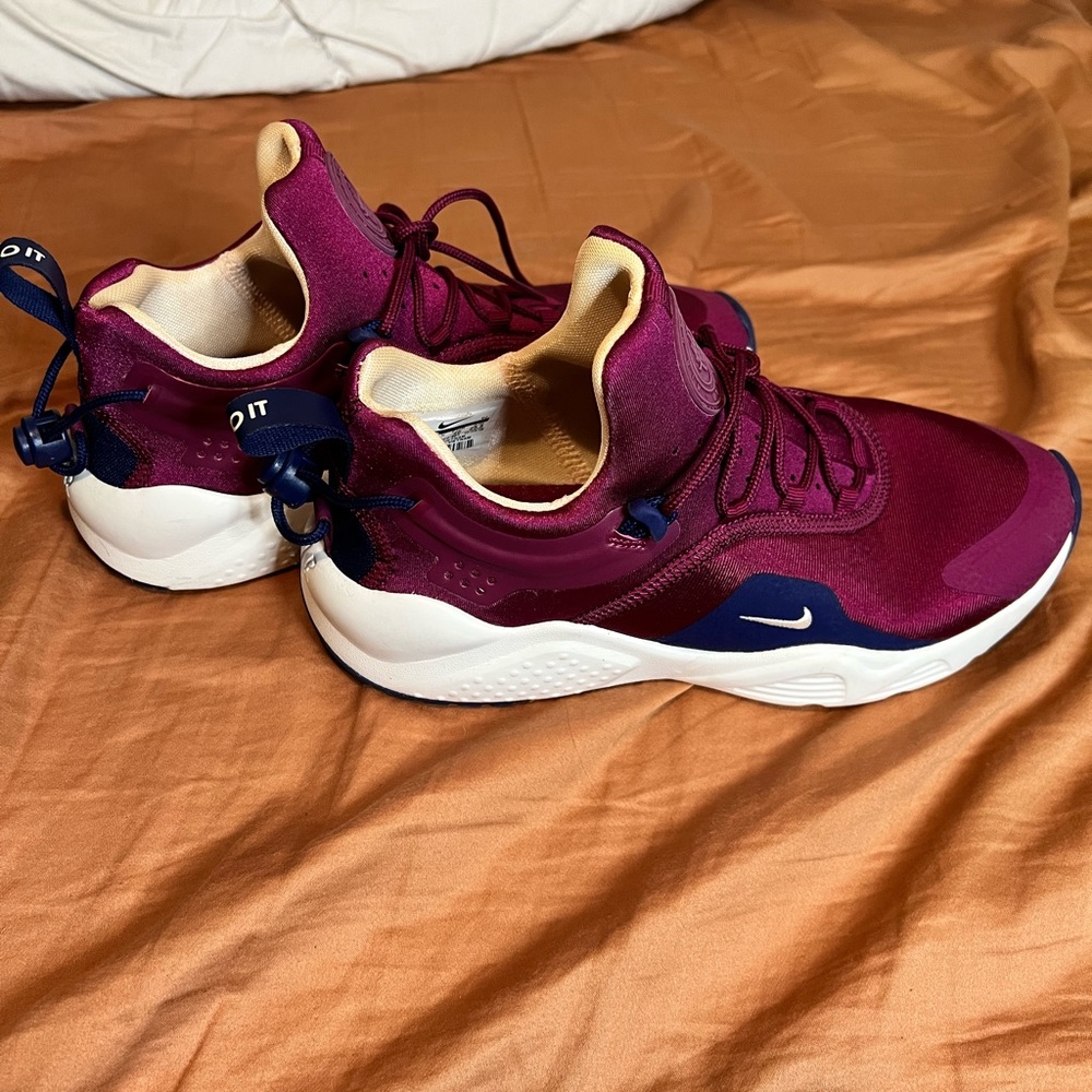 Women’s 8.5 huaraches